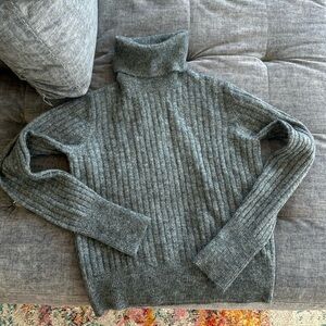 Zara turtleneck sweater size M